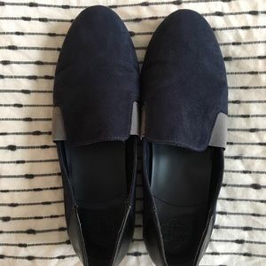 Navy Dana Buchman flats with black leather detail